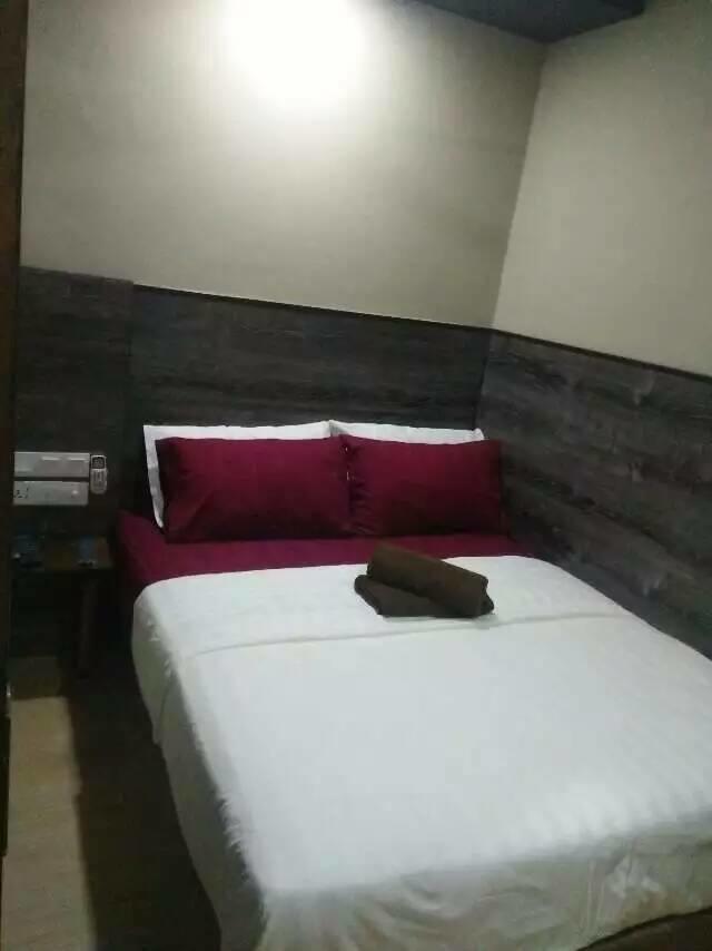 Qing Yun Resthouse -Delima Satu Hotell Kampong Serusup Rum bild