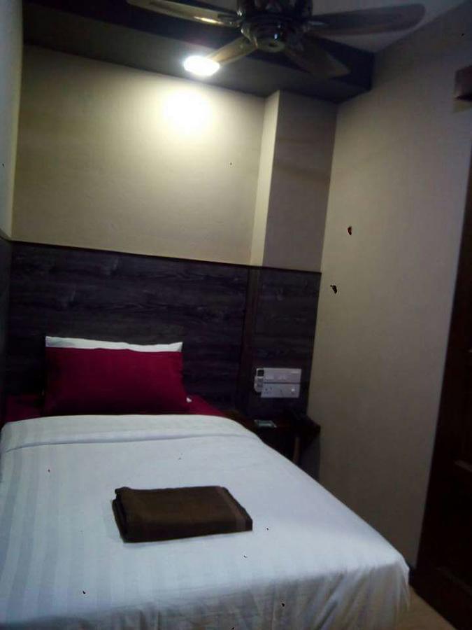 Qing Yun Resthouse -Delima Satu Hotell Kampong Serusup Rum bild